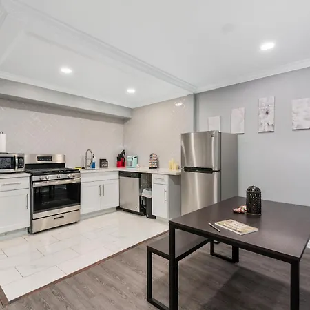 2Br Haven Near Museum District With Free Park Apartment